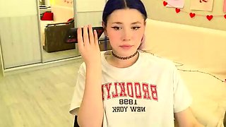 Cute amateur webcam teen girl toying pussy on webcam