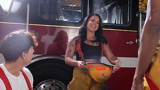 Eva Angelina gets her asshole gapped by horny babes