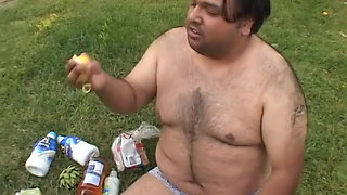 The minion gives Jennifer loves spluey a second shot