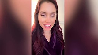 Love Chat Big Boobs Brunette Masturbating For Cam