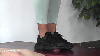 While Nomi Is on the Phone, the Slave Has an Orgasm