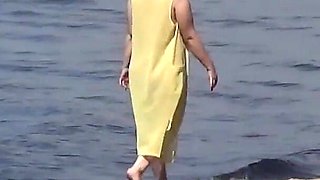 Dating a Sexy Mature Bitch on the Beach