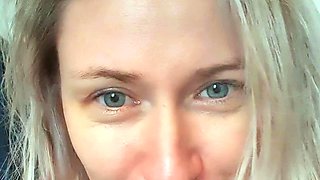 amateur blonde solo webcam
