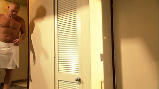 Black babe enjoying to have cum in mouth