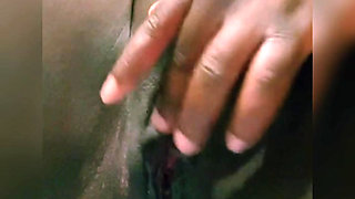 Solo ebony fingering - touching herself for you