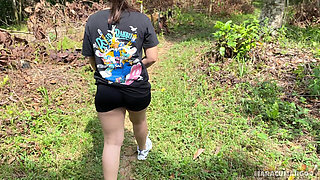 A Date in a Magical and Distant Place with an Adventurer Ends in Sex Outdoors.