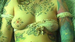 Insatiable Lola Takes 19 Inch Alien Monster