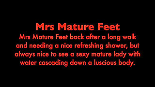 Mrs Mature Feet Playing in the Shower 484