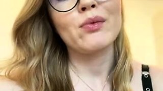 Flashing amateur babe Fae Corbin public masturbate