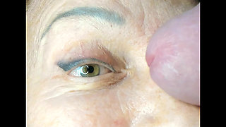 Mature lady facecum huge load on eye