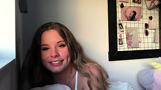Sexy hottie Anetta Keys enjoys a solo toy masturbation