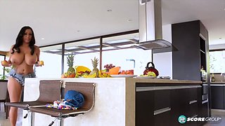 It's Hot in Shanie Gaviria's Kitchen