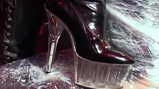 Extreme fetish lesbians have a hot prey in their hands