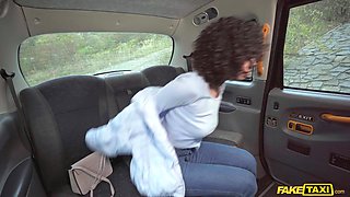 Mih Ninfetinha’s Brazilian Heat in Taxi Seduction