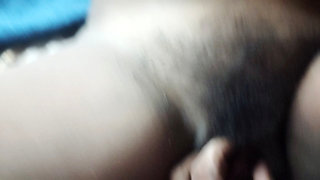 Apni bhabhi ko maine chut phailakar chut me ungli kiya