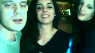 Dos Mas Una - Threesome en Webcam para Amateurs