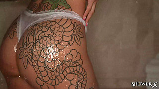 Tatted Babe Going Wild in the Shower