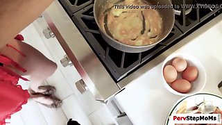 Stepmom worshipped stepsons huge dick