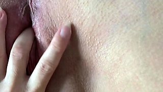 Amateur Close Up Squirting Masturbation