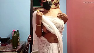 Indian mom in a saree reveals her natural bush and huge boobs, seduces in desi style as a mature aunty