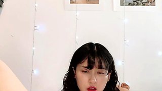 Asian slut fingers and toys with hitachi magic wand in hd