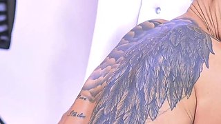 Vicky Hundt - Round 2 - I'll Show You Something of Myself!