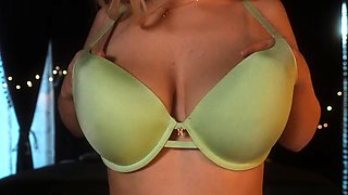 Alluring Blonde Babe with Pink Pussy Masturbate on Cam