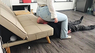 Big Jeans Booty Facesitting - No Escape
