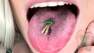 Wild blonde teen LIBRARY deep toying pussy on webcam