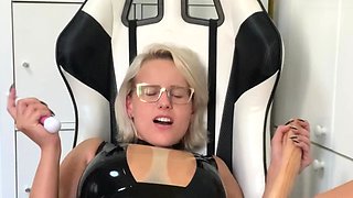 Big boob brunette masturbates on webcam