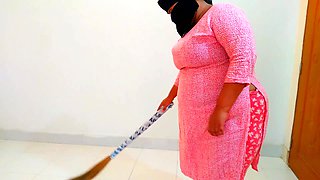 Fucking a Beautiful MILF Hijab Maid in Pakistan - Big Ass & Huge Boobs