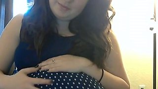 Big boob brunette masturbates on webcam