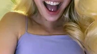 Lia__Love masturbating in restroom