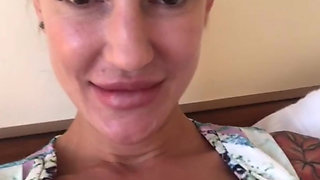 Glamino Babe 5 - Part 1 Sexy Chat with Elen Million