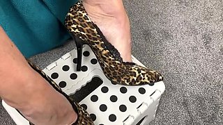 Amateur MILF Makes Footboy Remove Her Stinky Shoes For Foot Worship