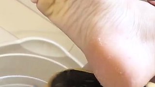 Amateur Foot Fetish Girlfriend Sucks and gives a Footjob