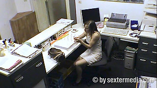 Secretary Loves Office Sex