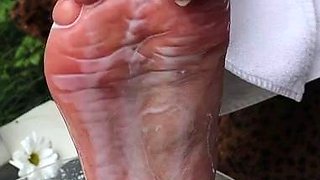 Amateur Foot Fetish Girlfriend Sucks and gives a Footjob