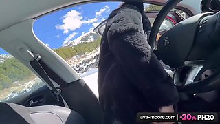 Baise Sauvage En Pleine Poudreuse : Je Bouffe Sa Bite Puis Il Me Defonce Comme Une Chienne En Levrette, Cul Nu Dans La Neige Glacee !