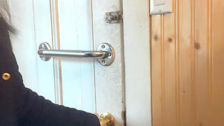 hana cant wait for go to toilet pee