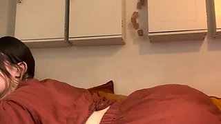 Brunette amateur webcam babe pleases pussy