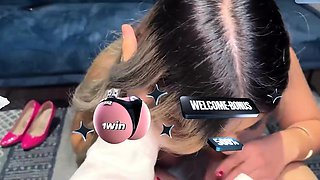 Colombian ash-blonde blows her chief at casting,