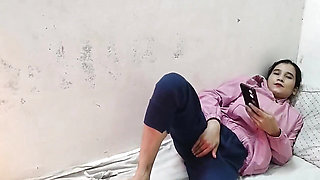 Soyi hui step daughter ko ghar me band kar ke pel diya