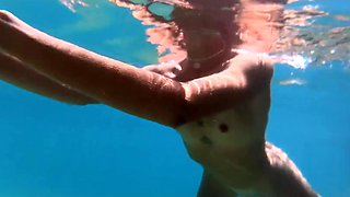 Slim girl had fun with him on the beach, making him cum quick POV