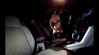 je me tape une pute transexuelle dans la voiture