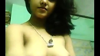 Super cute desi girl nude seducing on cam..