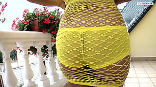 Milf slut gets hard anal thrusts on a threesome date