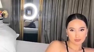 Busty MILF cam babe in lingerie pussy masturbation