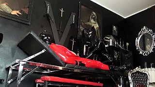 THE COUNTESS NYX - Latex Submission And Edging