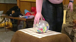 Bigbootylucy Sit Popped 16 Very Strong Heart Shaped Balloons! 2 Cameras with Slow-mo!